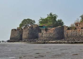 Kolaba-Fort-Alibaug-A-historical-landmark-amid-the-Arabian-Sea-FB-1200×700-compressed Kolaba-Fort-Alibaug-A-historical-landmark-amid-the-Arabian-Sea-FB-1200x700-compressed
